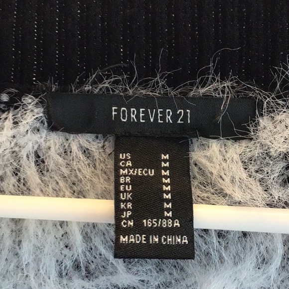 Zebra Teddy Sweater. Size Juniors Size Medium - Picture 2 of 8